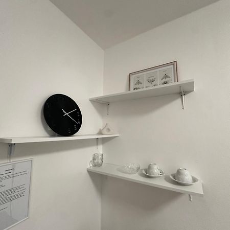 Room 1 Km From Center 브라티슬라바 외부 사진