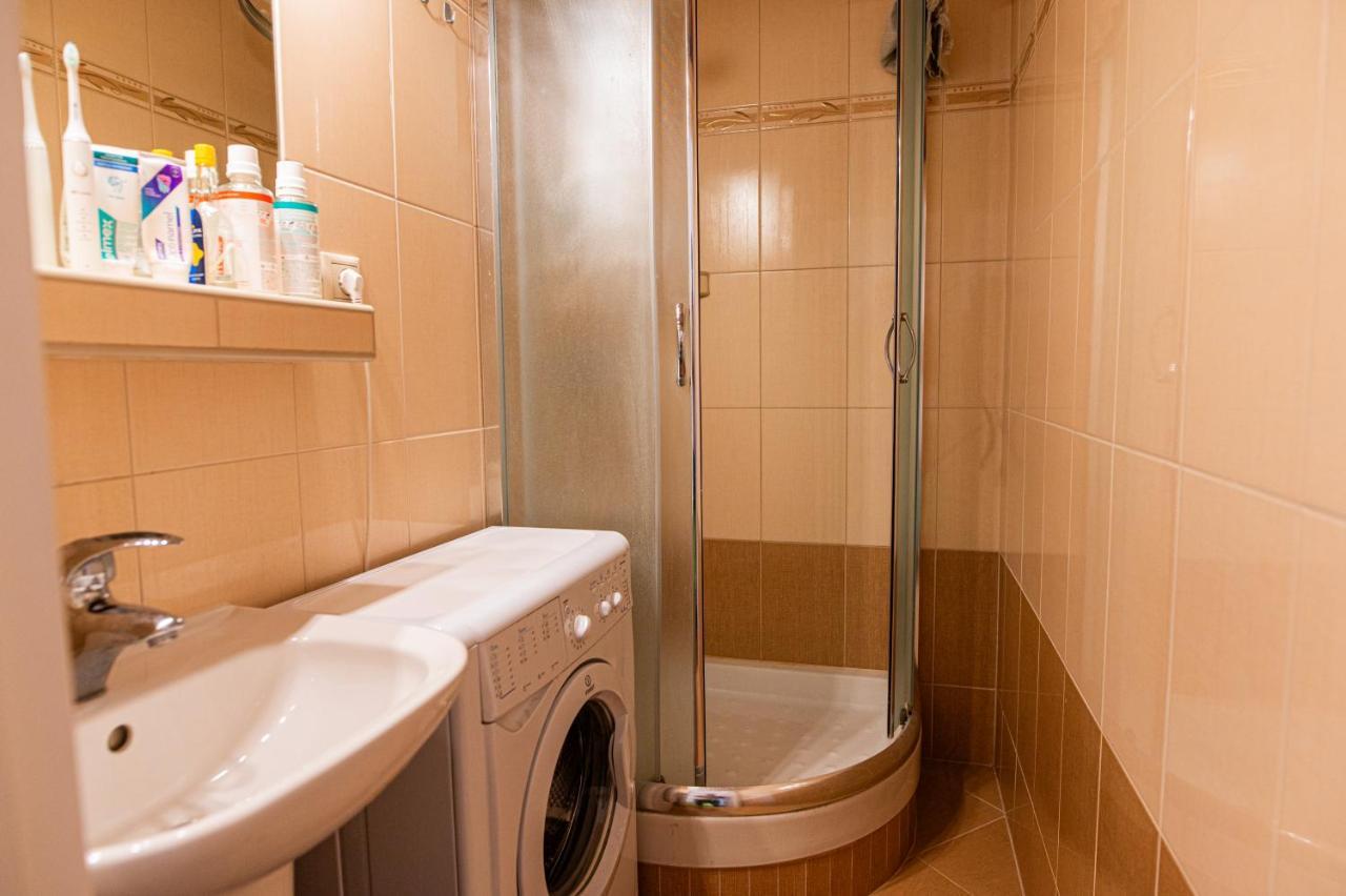 Room 1 Km From Center 브라티슬라바 외부 사진