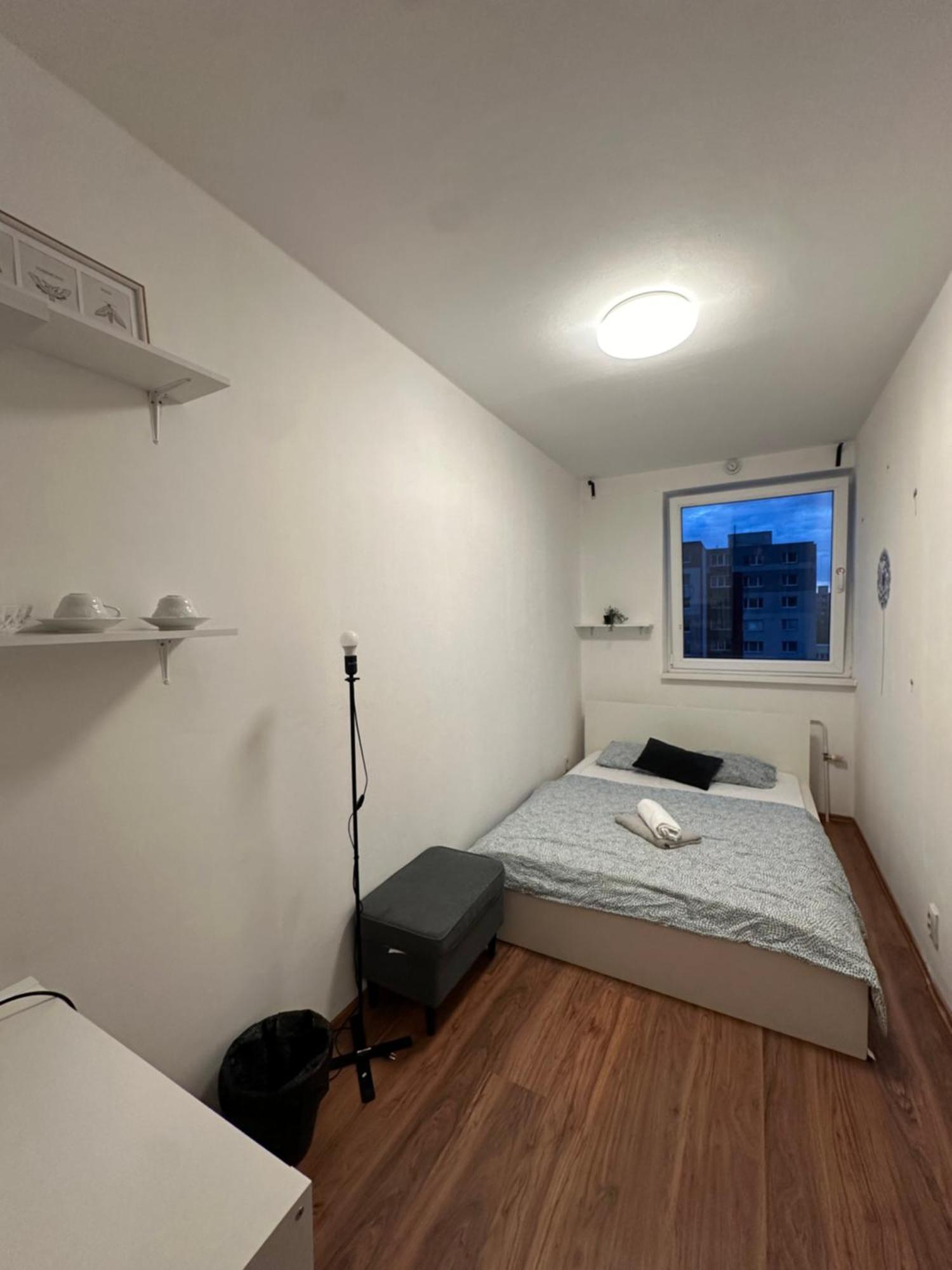 Room 1 Km From Center 브라티슬라바 외부 사진