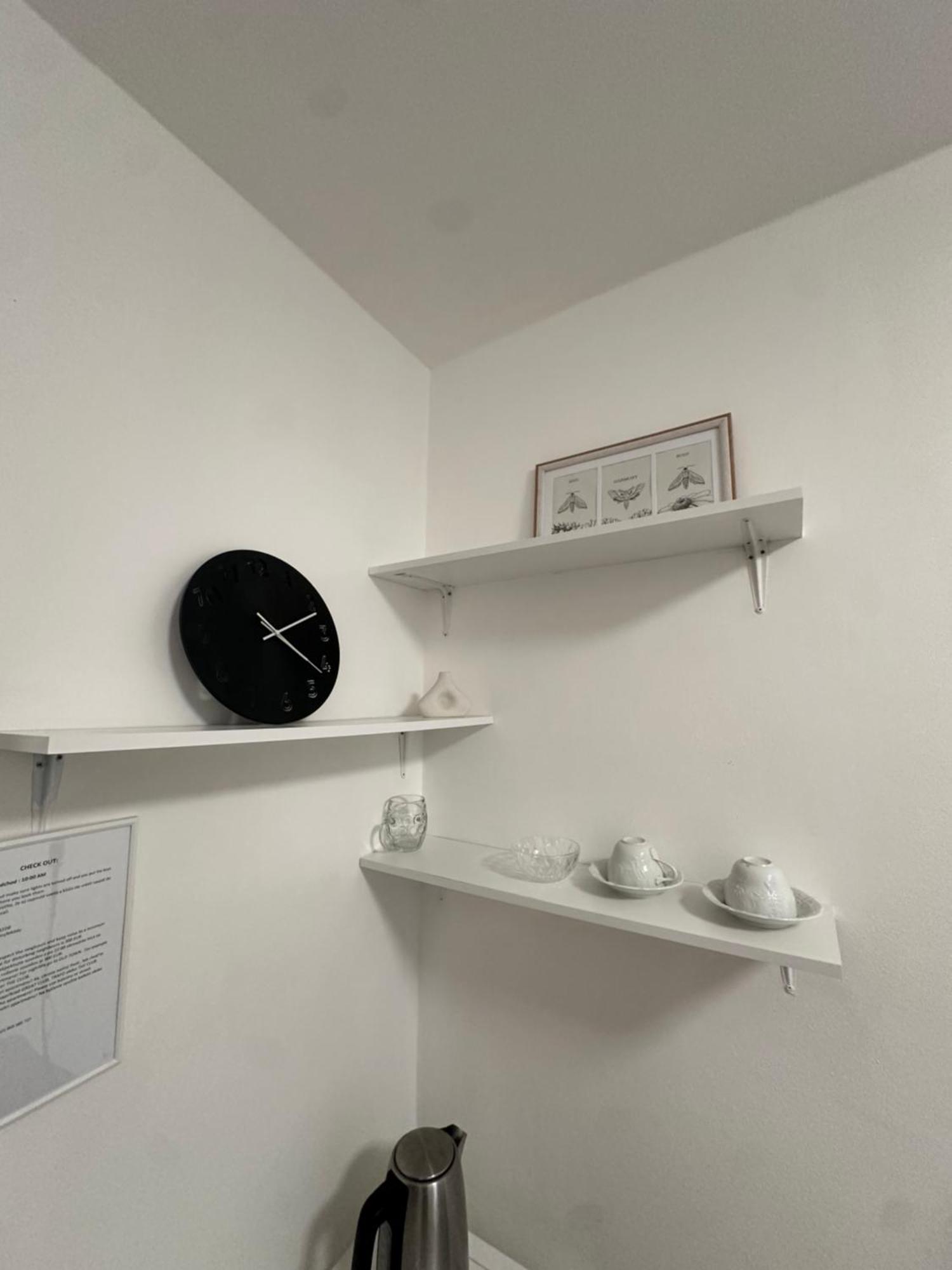 Room 1 Km From Center 브라티슬라바 외부 사진