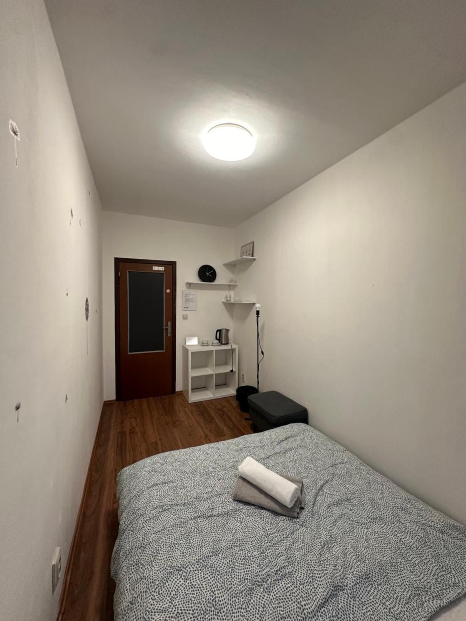 Room 1 Km From Center 브라티슬라바 외부 사진